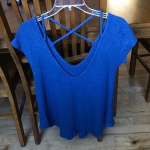 Cute top! Soft blue color. comfy material.